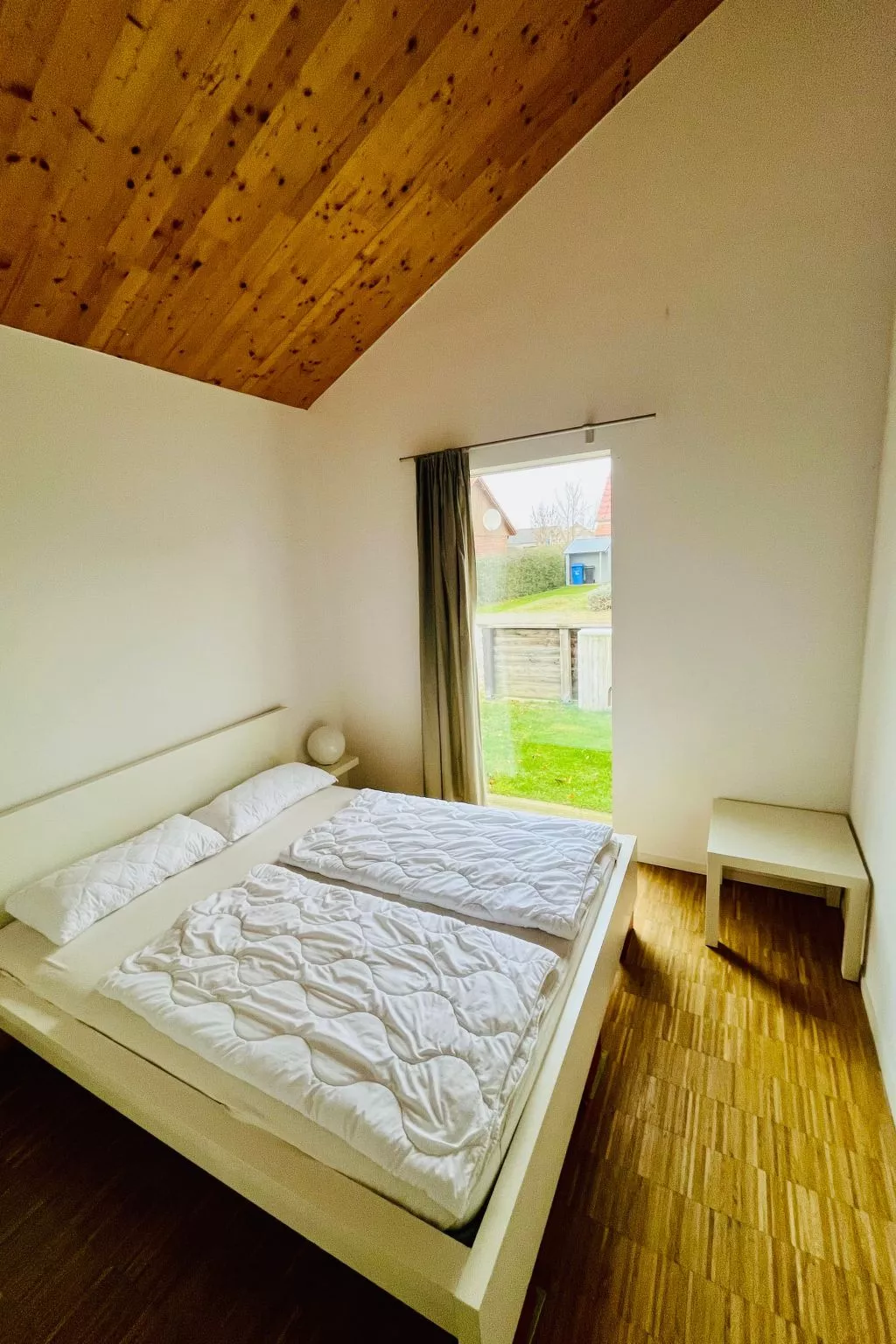 Strandnahes Ferienhaus mit Terrasse und Stellplatz-Binnen