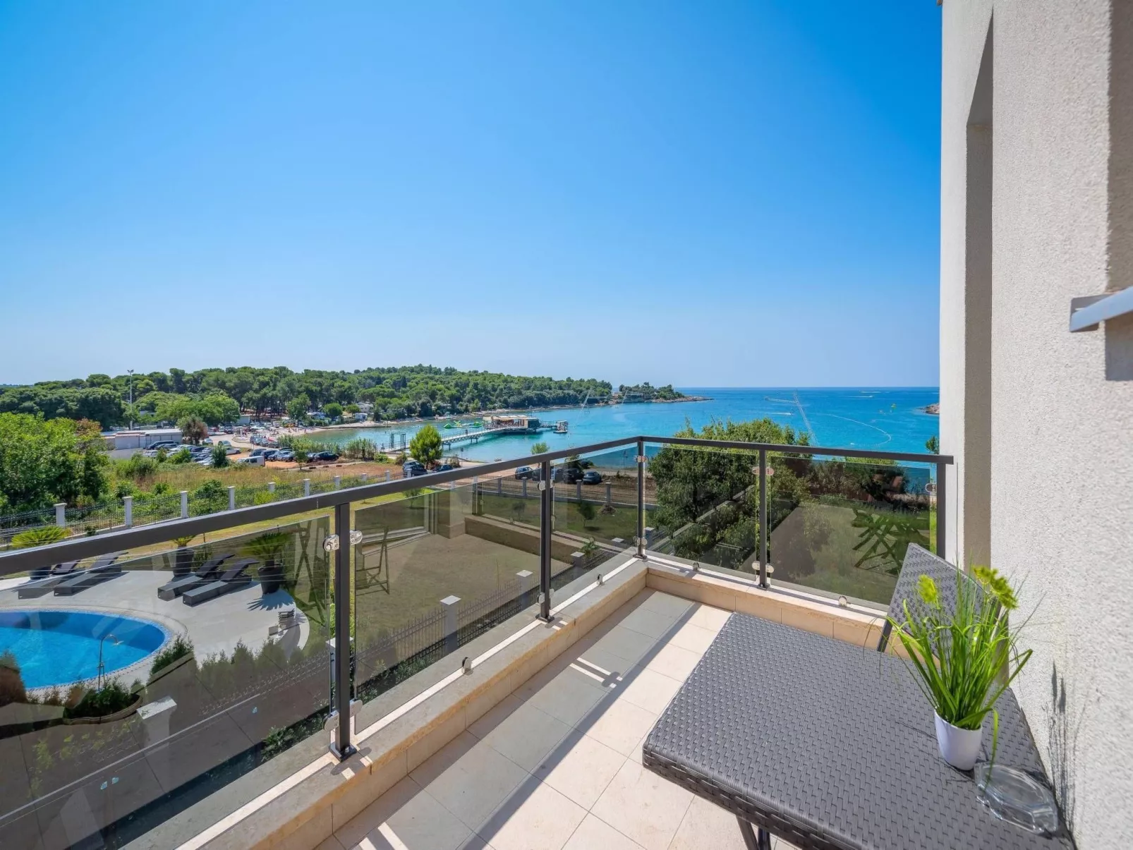 Cedar in Stoja mit großzügigem Garten-Buiten