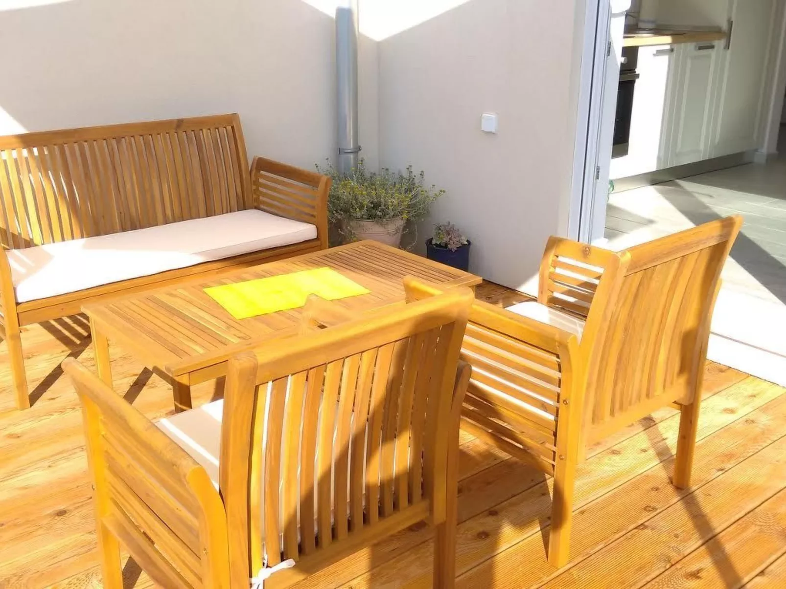 Große Wohnung in Bibinje mit Möblierter Terrasse-Buiten