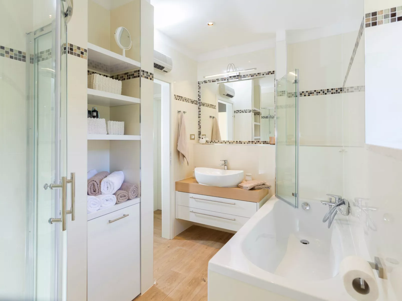 Luxuriöse Steinvilla mit privatem Swimmingpool und herrlichem Meerblick-Binnen