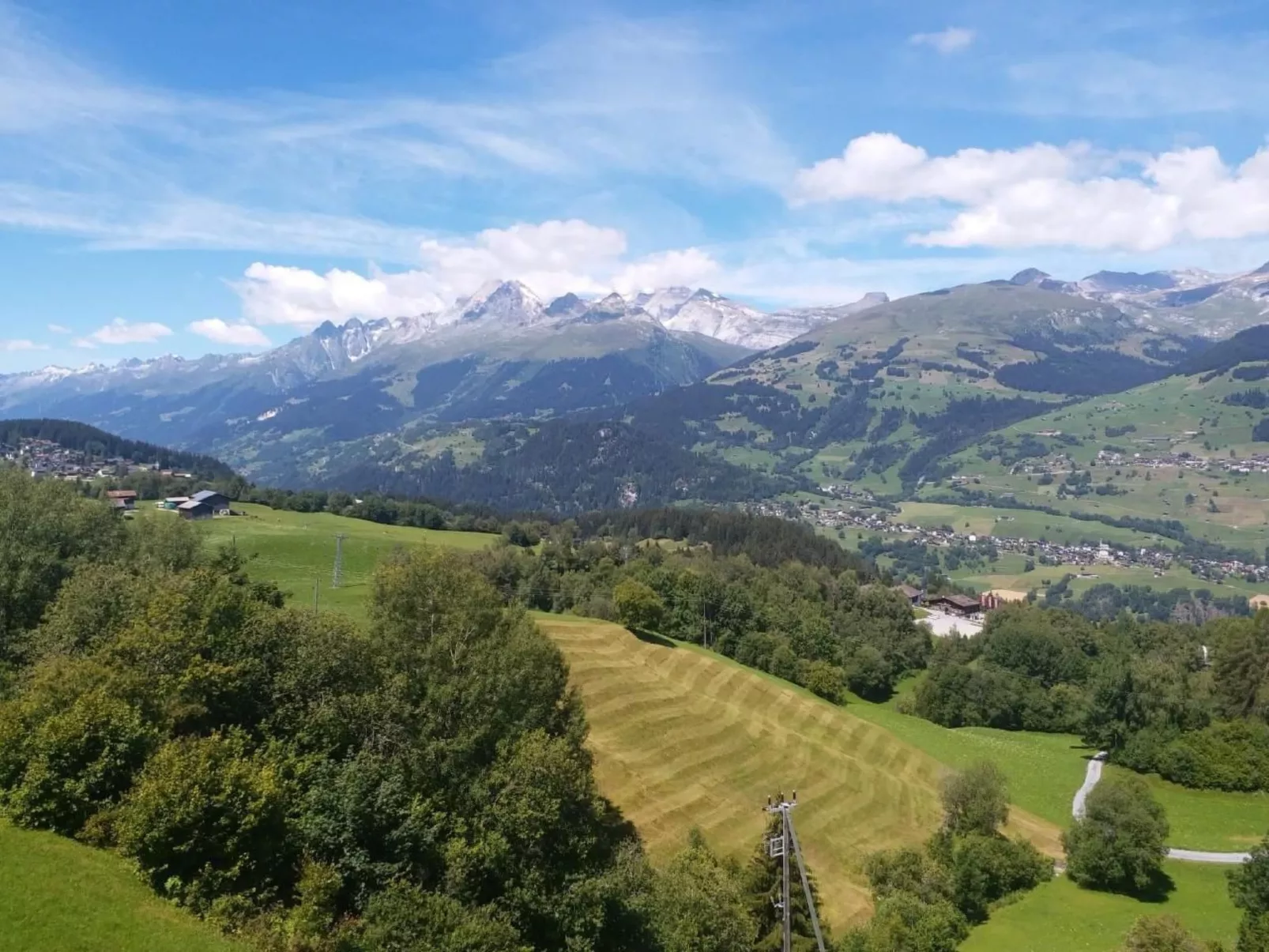 Aparthaus Surselva, direkt an der Skipiste-Buiten