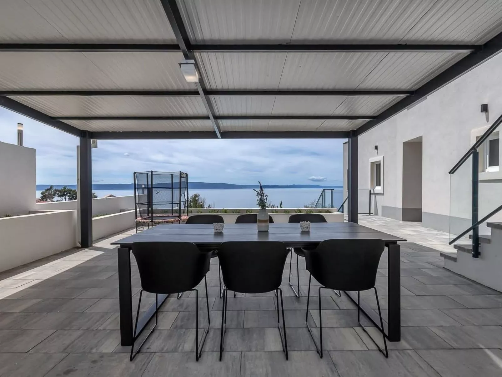 „Villa No Stress“ mit Infinity-Pool-Buiten