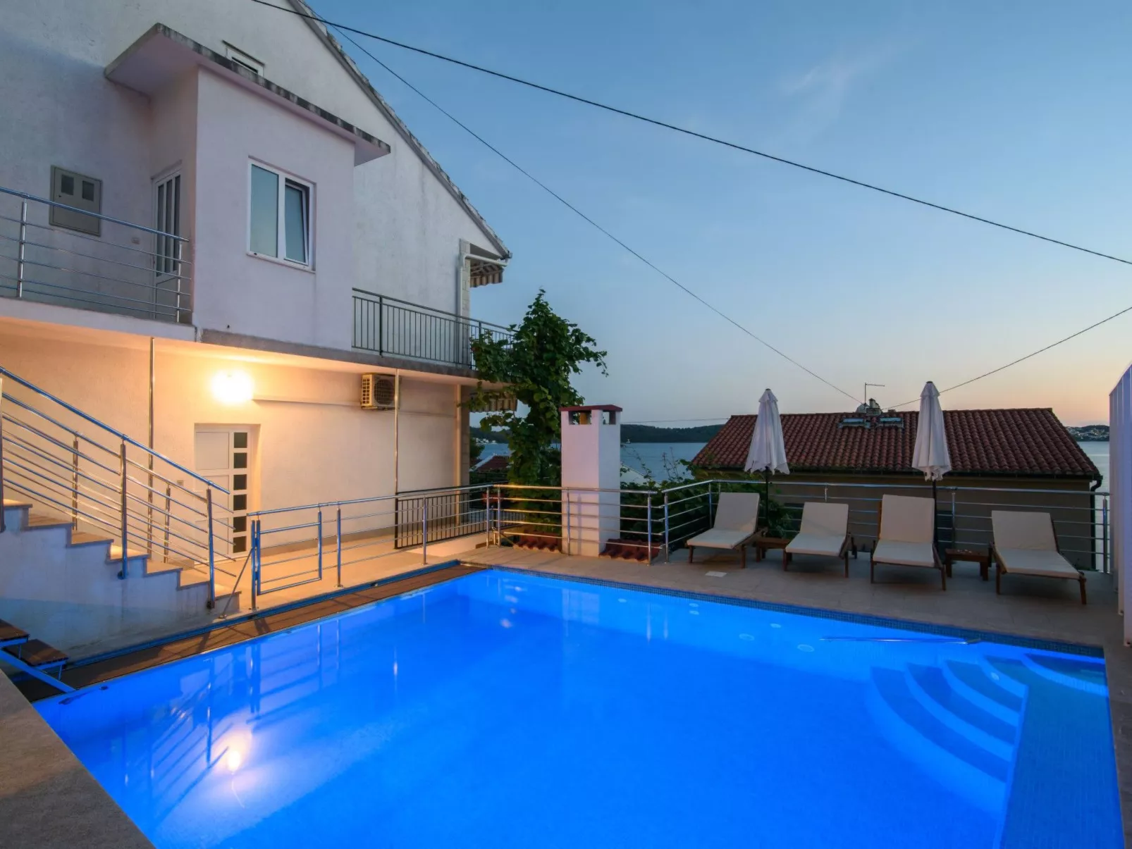 Für sechs Personen, mit einem Balkon-Image-tags.info