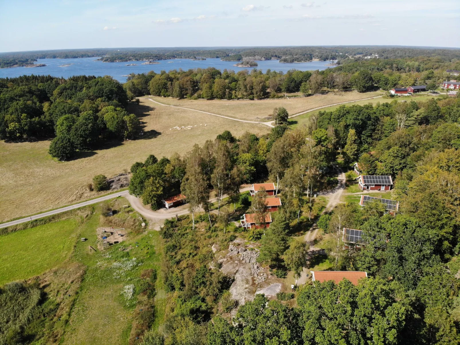 Holzhaus mit überdachter Terrasse-Buiten