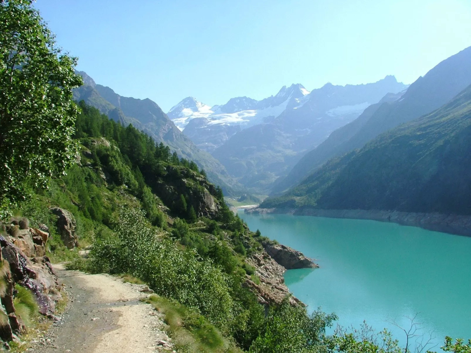 Helle, panoramische Wohnung in den Alpen.-Buiten