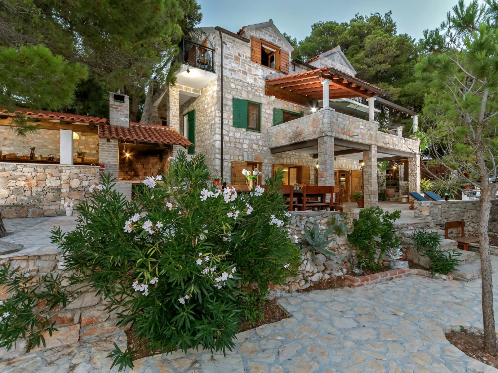 Hidden Heaven Private Resort - Beheizter Pool-Buiten