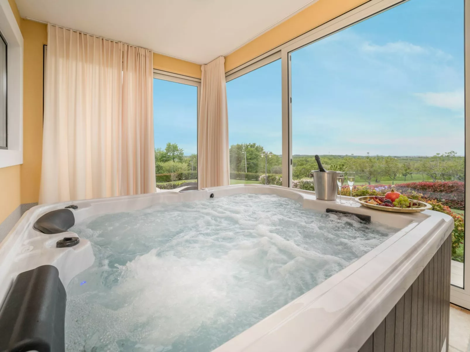 GioEin privater Bereich für 16 Personen, Pool und Sport-Binnen