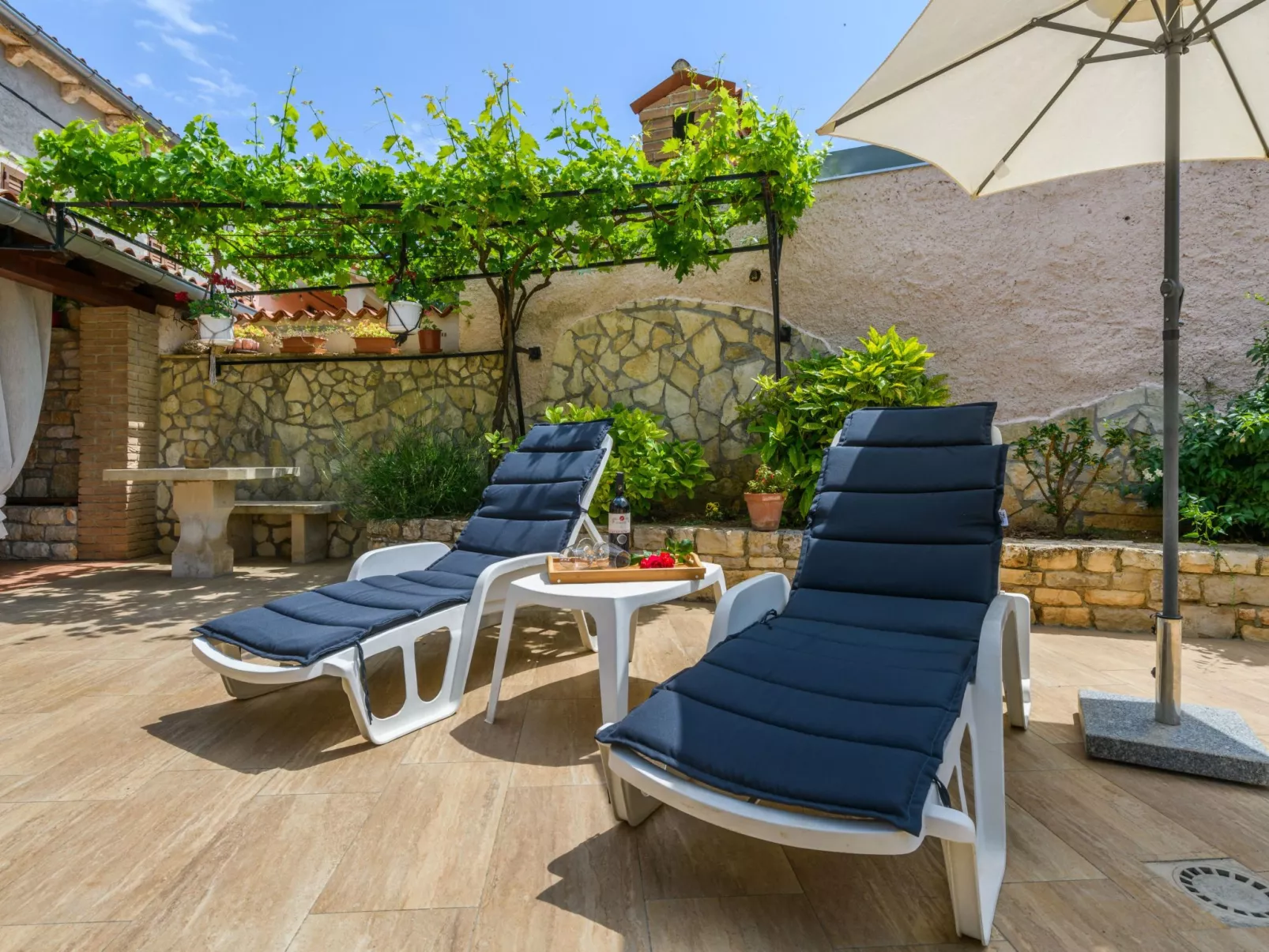 Mit Garten, Terrasse und Grill-Image-tags.info