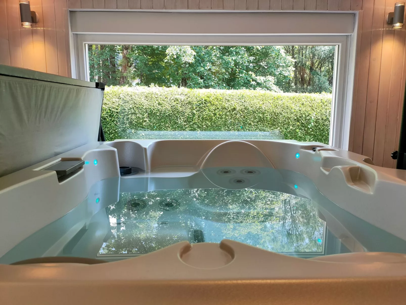 Gite Iris Montagnes du Jura mit Spa Sauna Fluss-Buiten