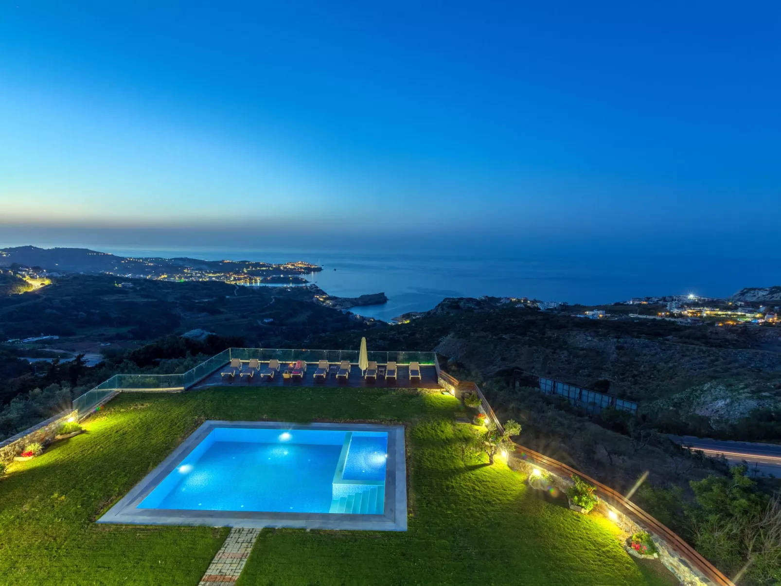 Ferienvilla mit privatem Pool-Buiten