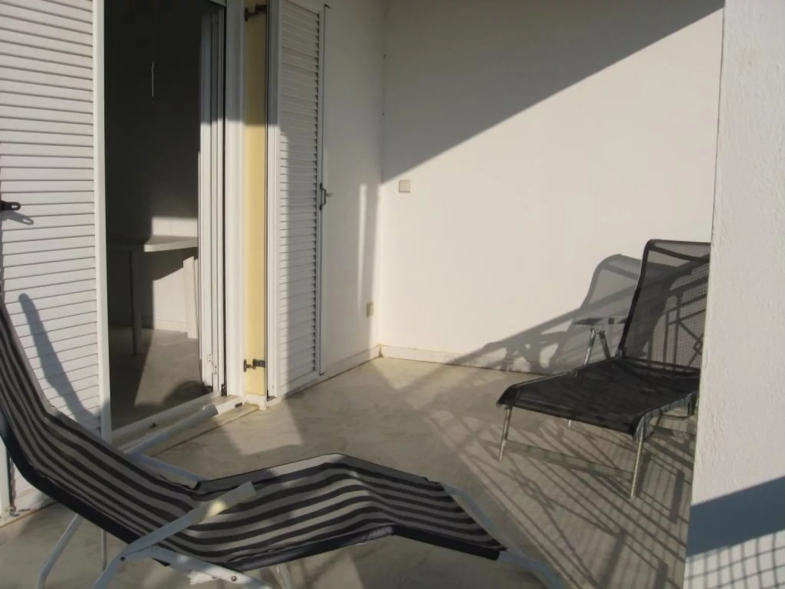 Mit Blick auf das Wasser-Binnen