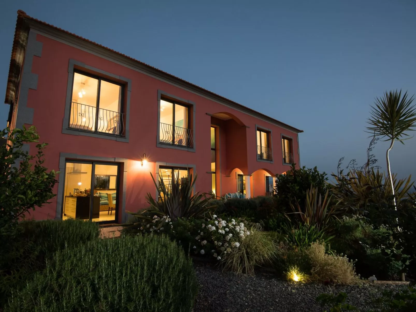 Ferienvilla mit Infinity Pool-Buiten