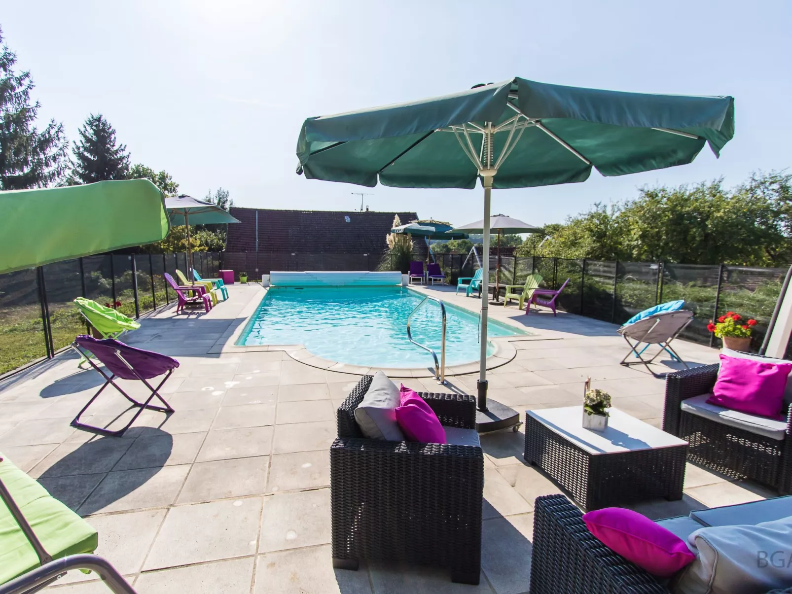 Steinhaus in ländlicher Umgebung mit Pool-Binnen