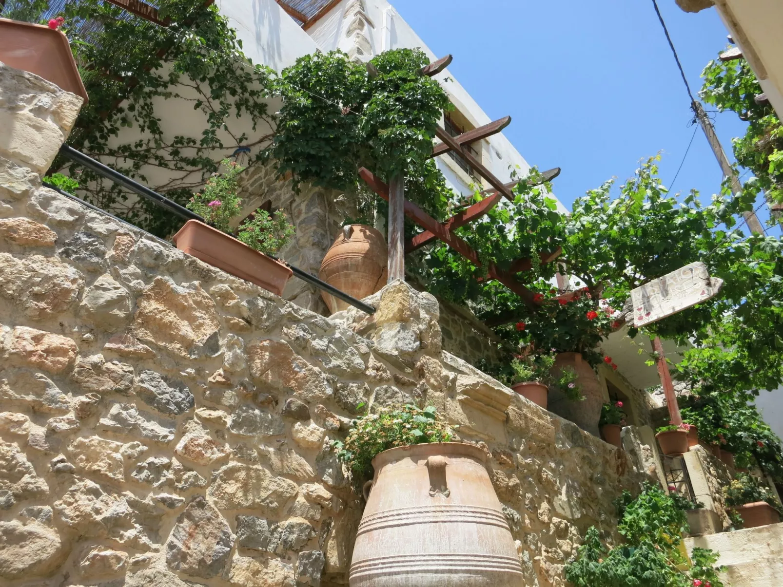 In Pefki mit Terrasse und Grill-Buiten