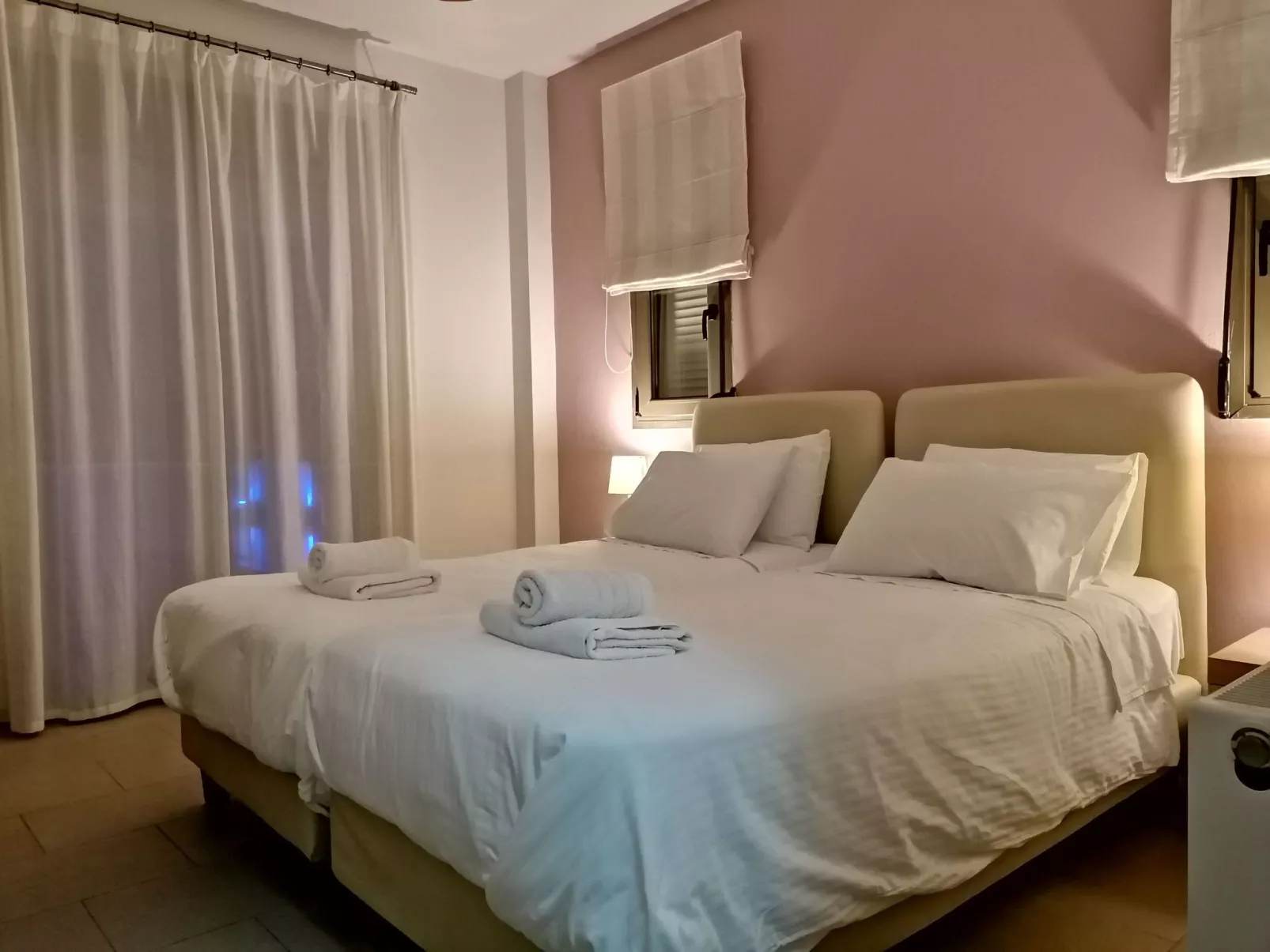 Haus in Arkadi mit Parkplatz vor Ort-Binnen