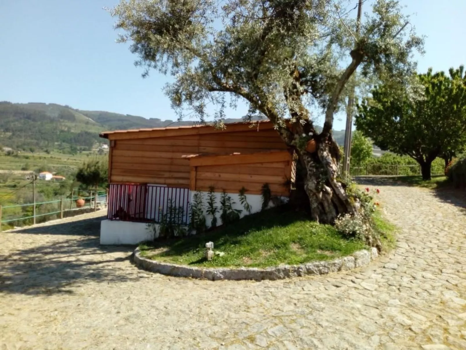 Fabelhafter Pool in einer atemberaubenden Landschaft-Buiten