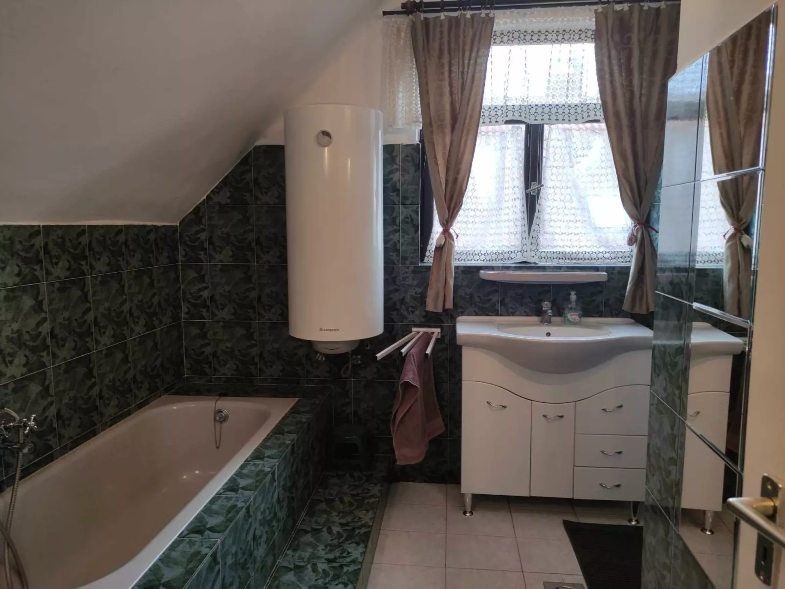 Appartement mit Grill-Image-tags.info