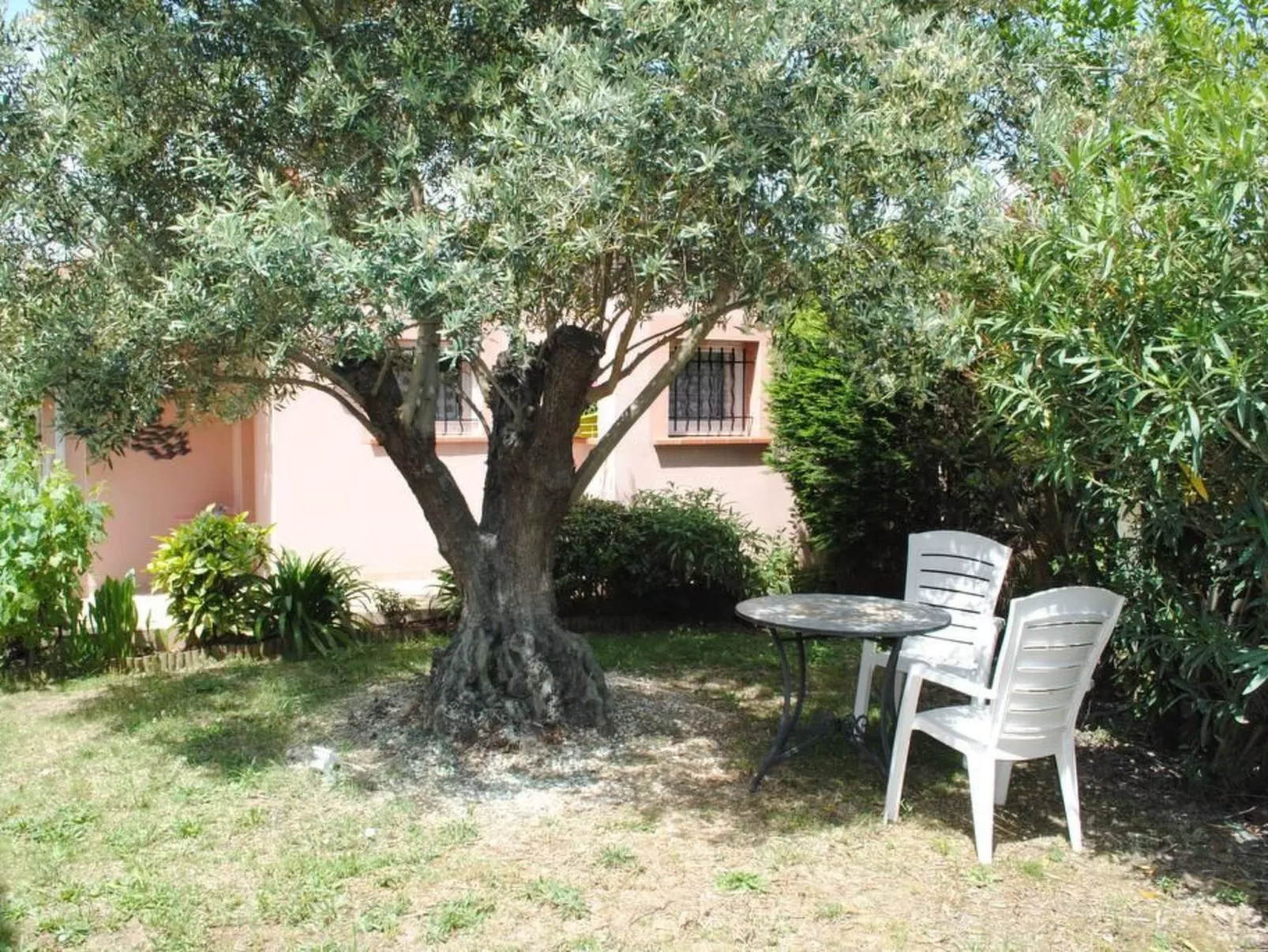 Haus "Les Cyprès" mit Gemeinschaftspool-Buiten