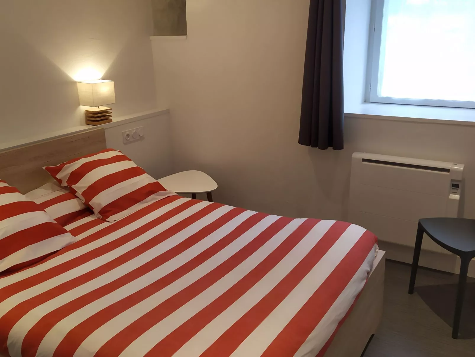 Großes Haus mit überdachtem und beheiztem Swimmingpool-Binnen