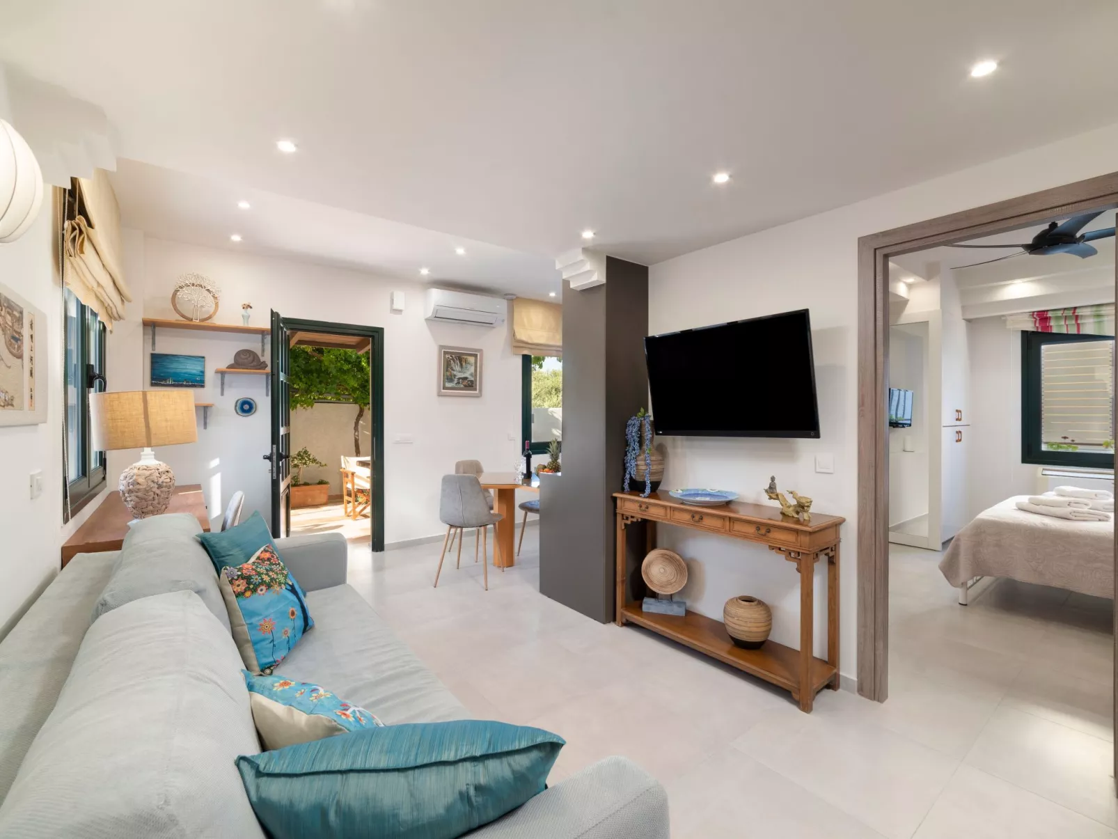 Luxuriöser Villenkomplex mit 14-16 Schlafzimmern in Strandnähe-Binnen