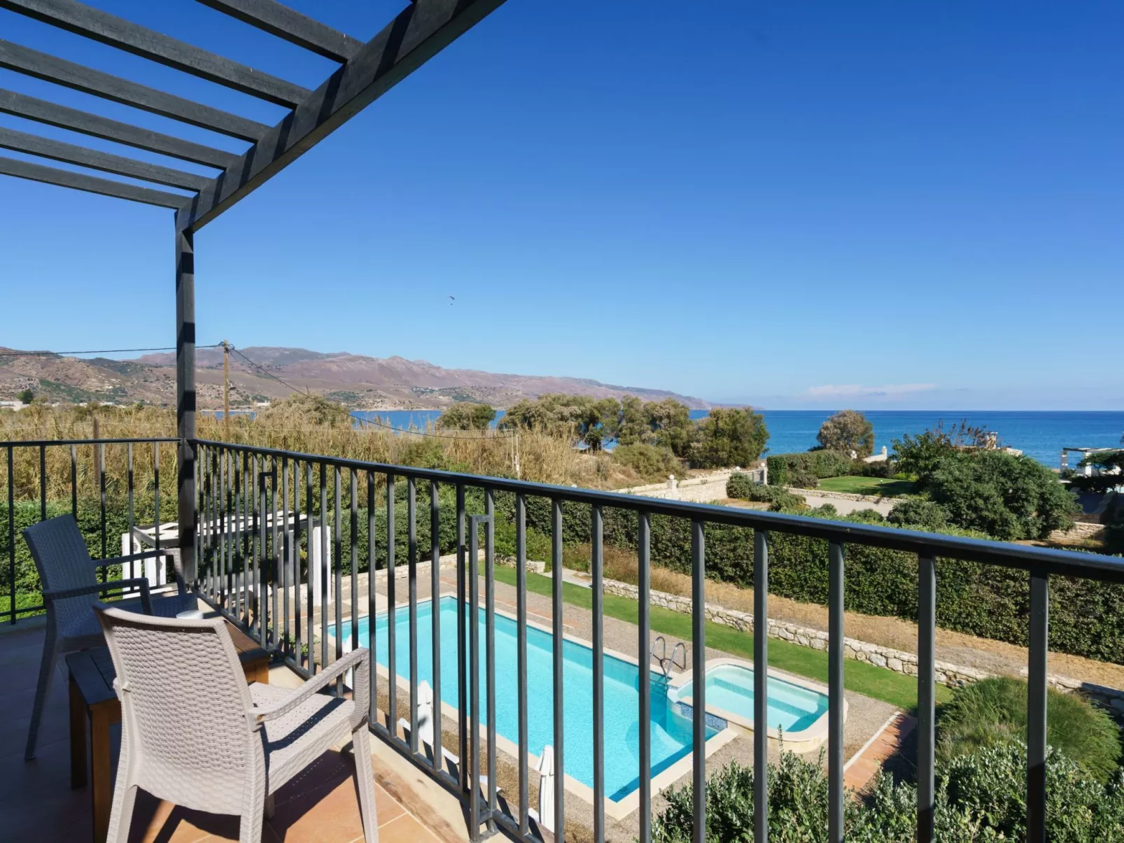 Villa aus Stein, privater Pool, BBQ 30m zum Strand-Buiten