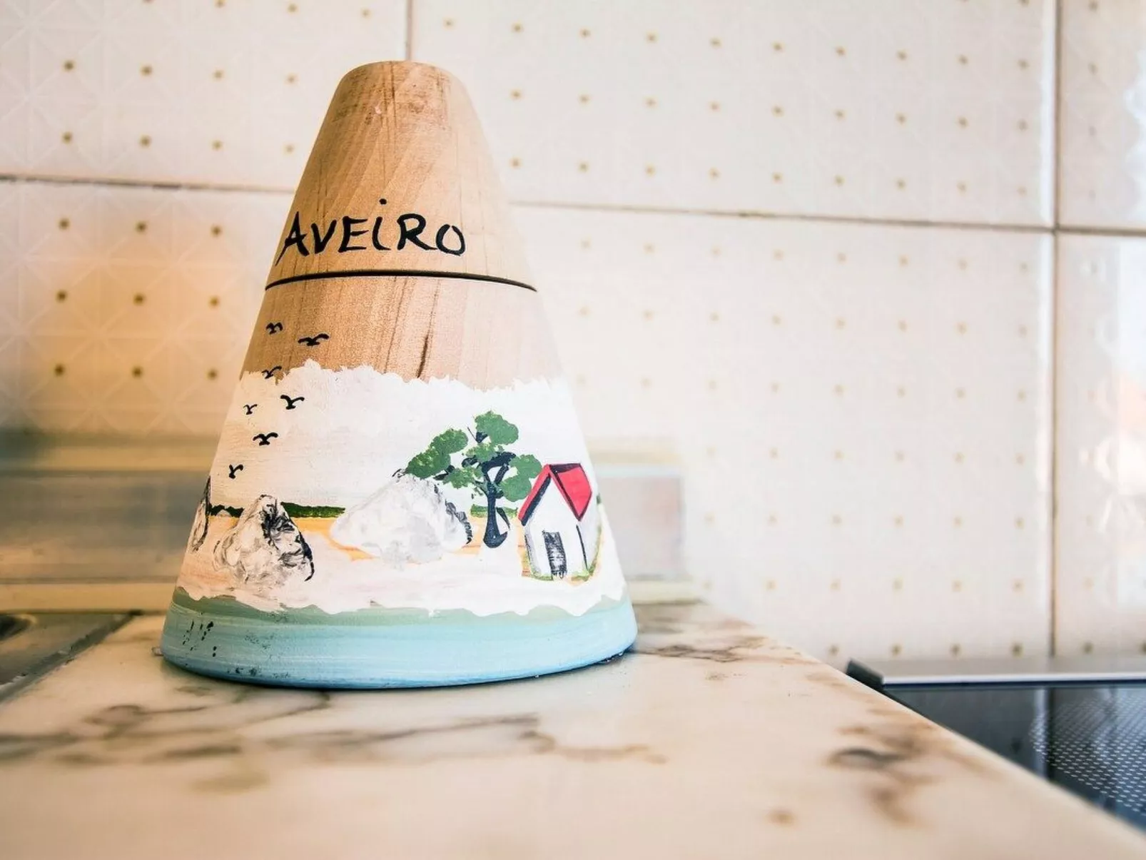 Haus der Scheinwerfer mit freier Garage-Binnen