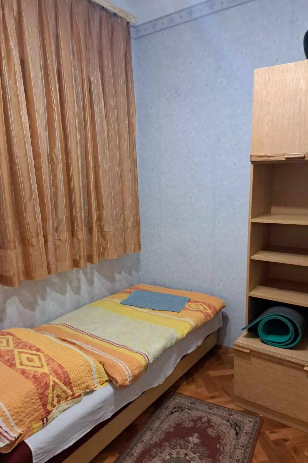 Mit eigenem Parkplatz-Binnen