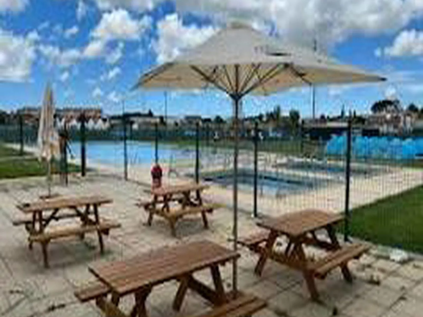 Das Haus Bairrada mit freier Garage-Buiten