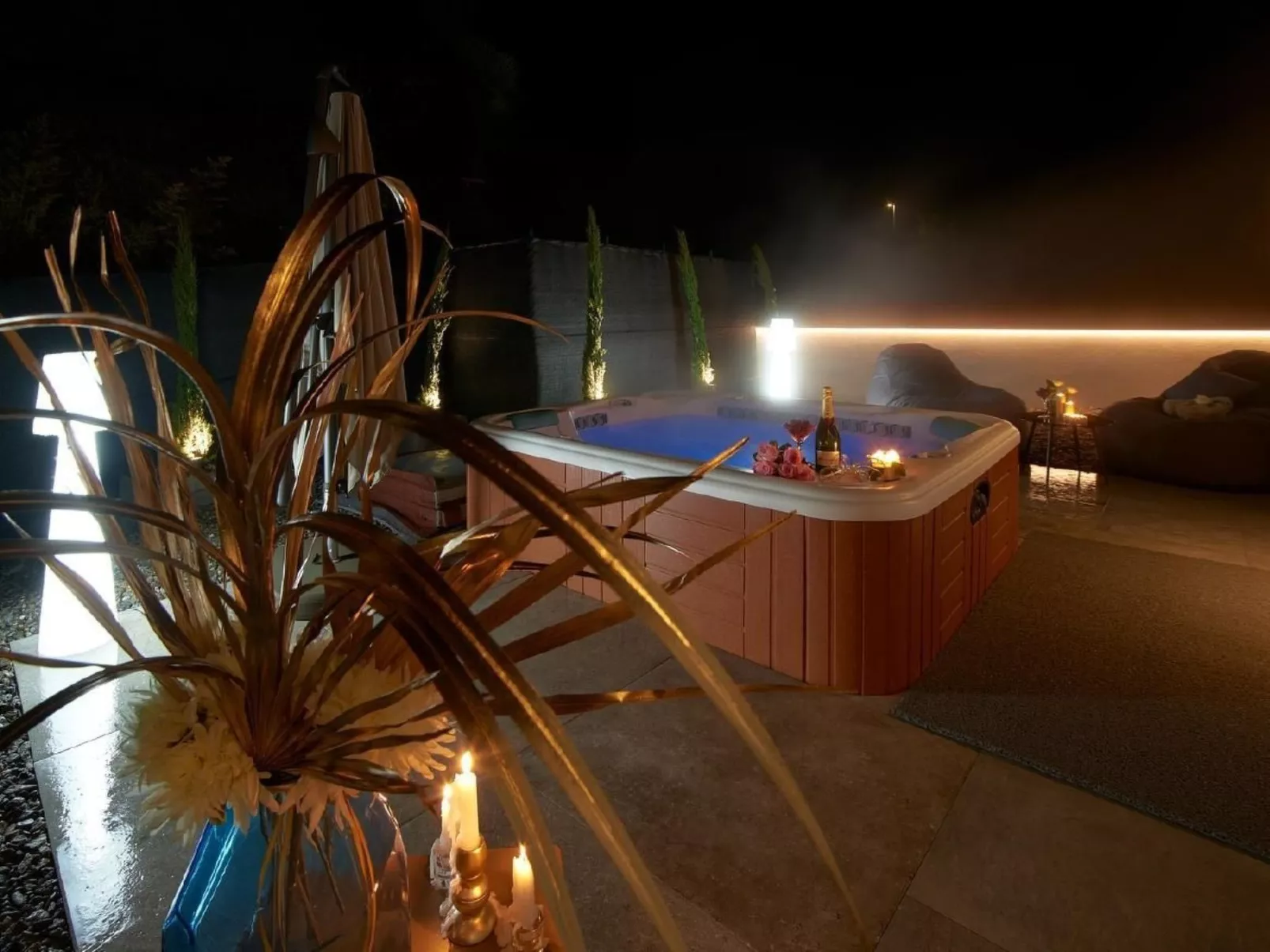 Fewo mit Wellness-Einrichtung-Buiten