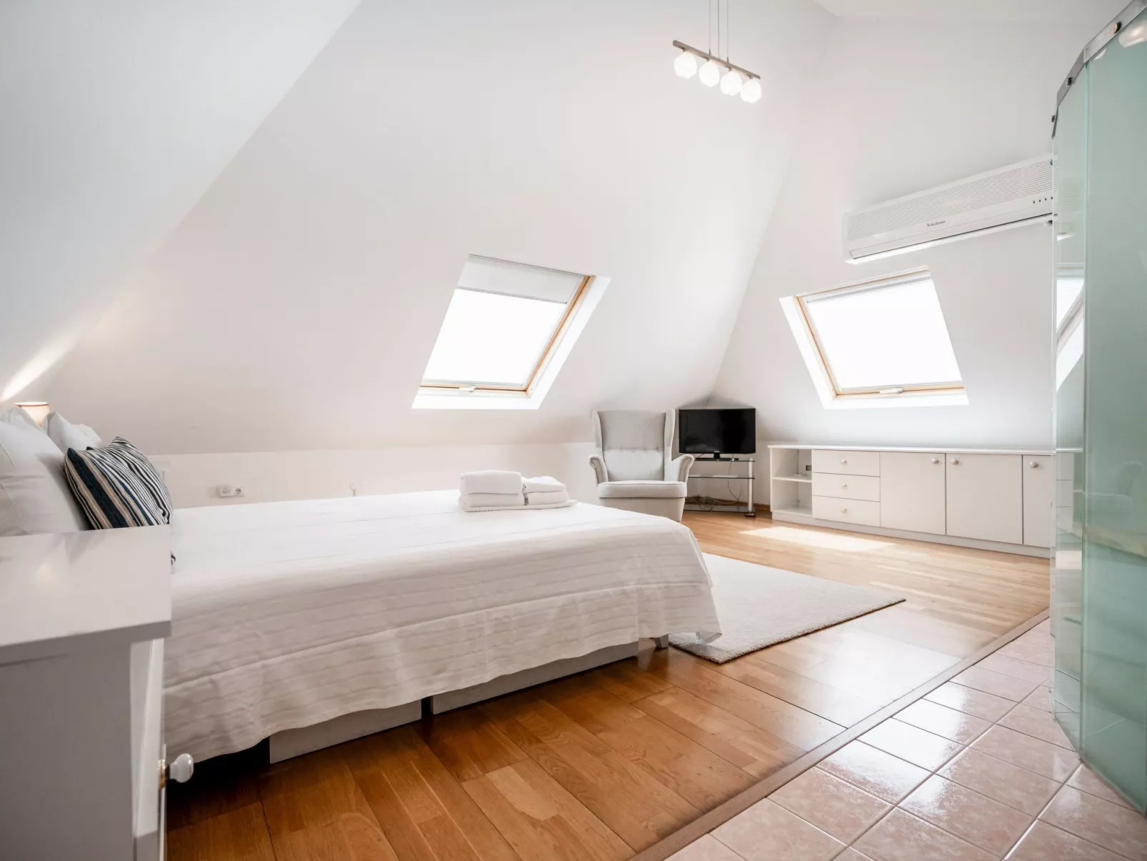 Haus am Flussufer-Image-tags.info