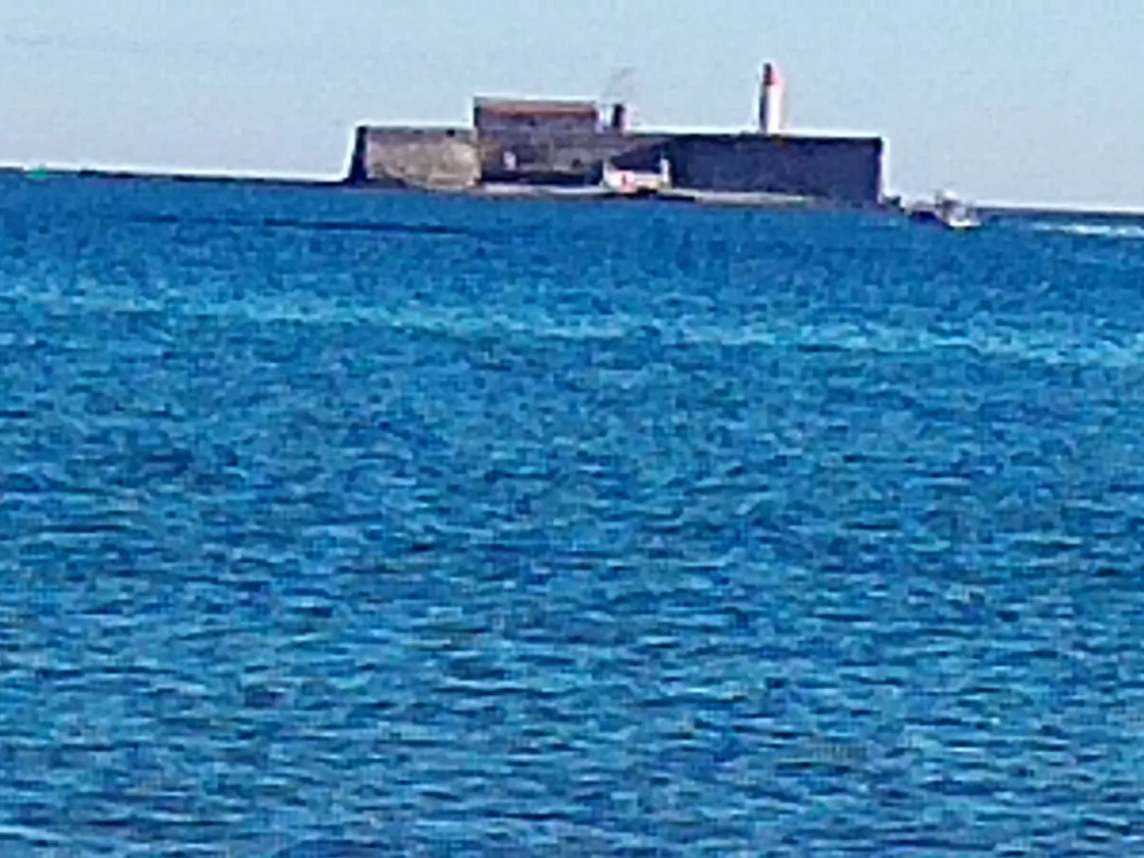 Moderne Ferienwohnung mit Meerblick-Buiten