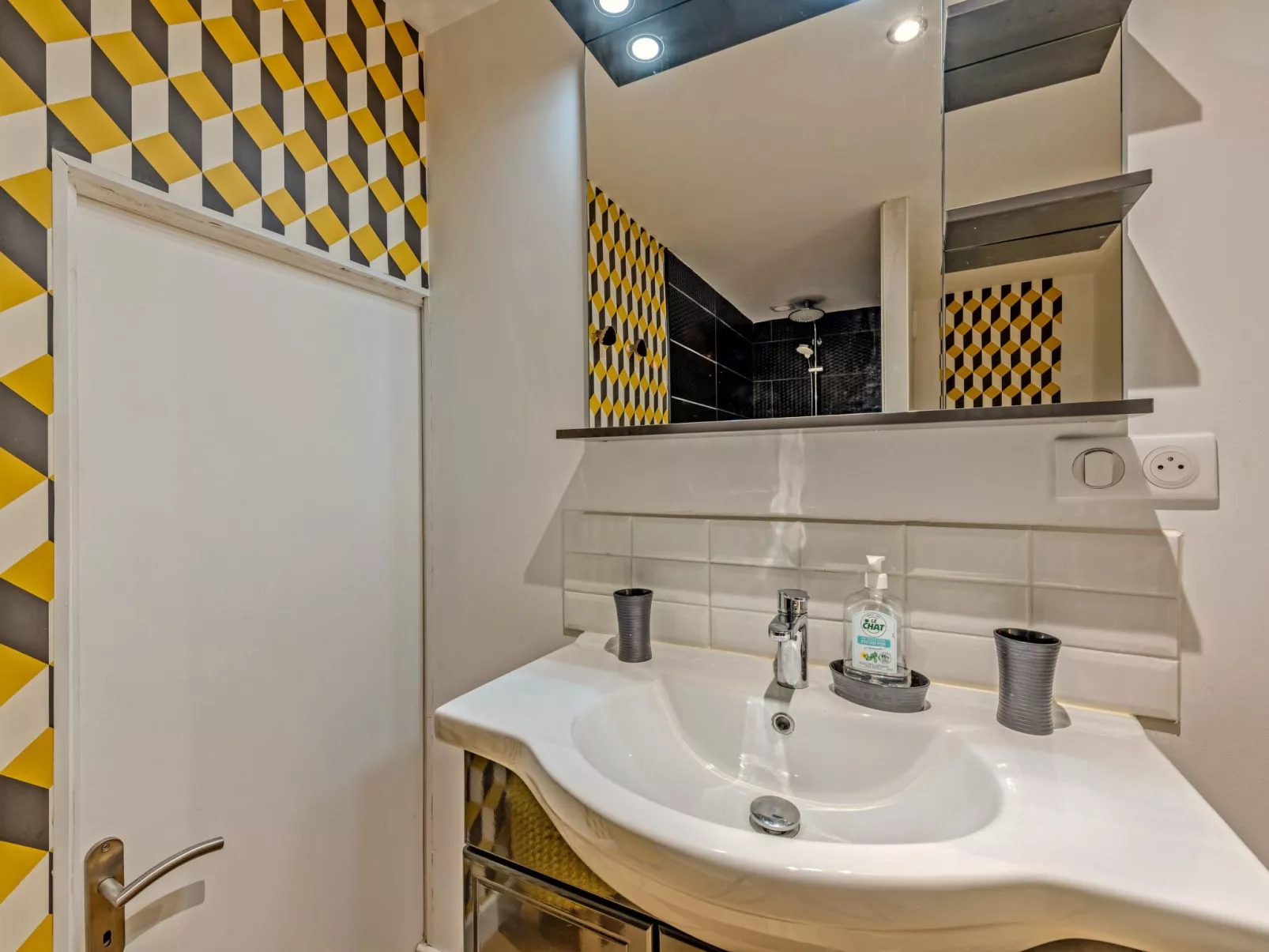 Landgut "Villa Léànie" mit Innenpool-Binnen