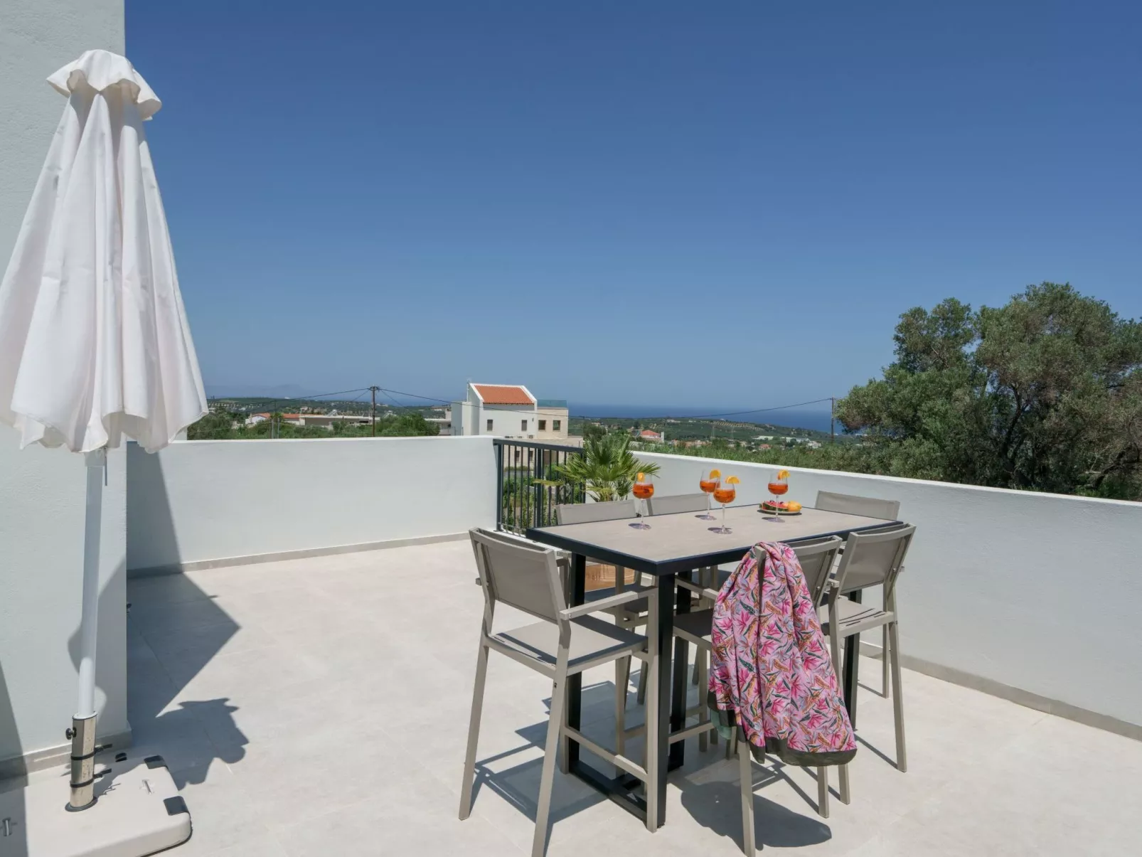 Neue moderne Villa Tessera mit privatem Pool und Grillplatz-Buiten