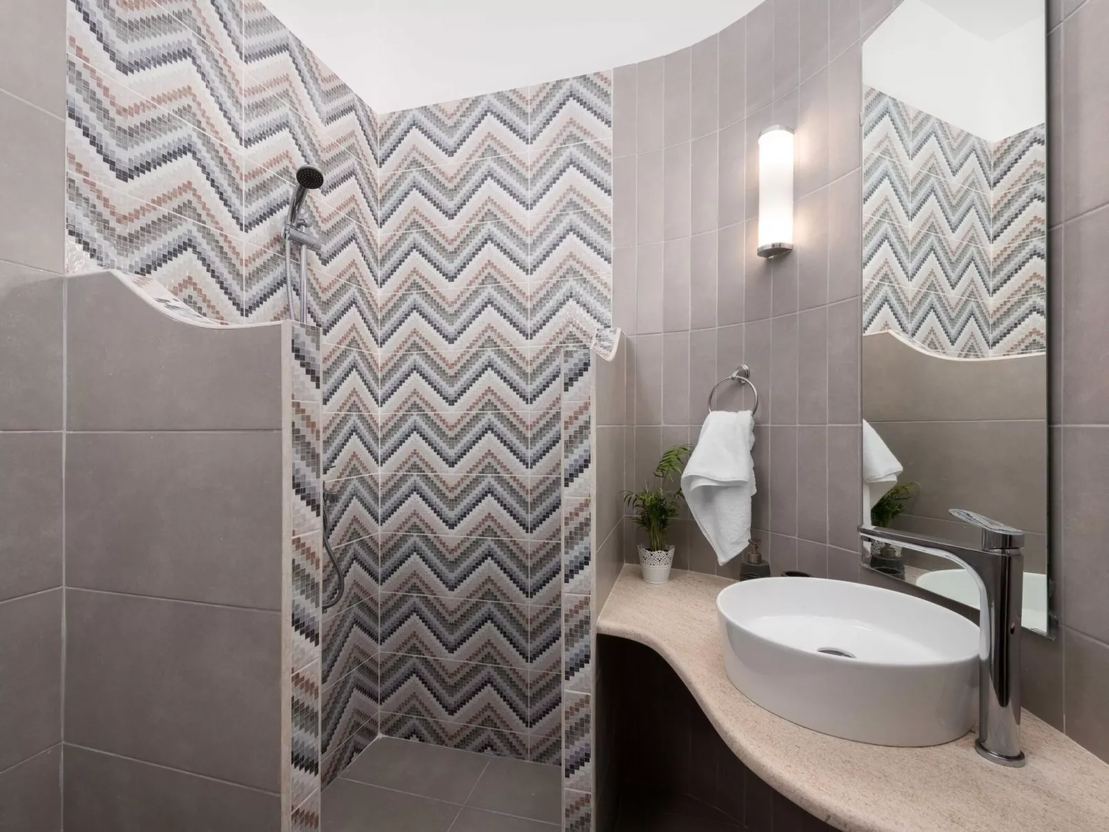 Moderne Villa mit Hügel- und Meerblick-Binnen