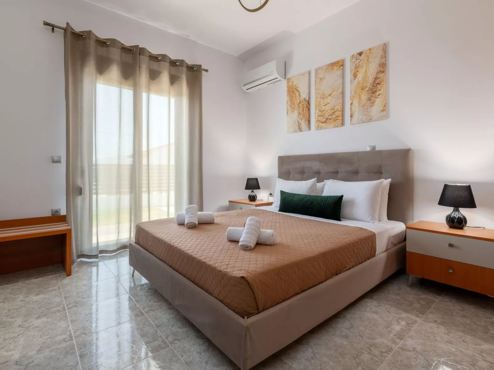 Elysianische Villa in der Nähe des Dorfes Afantou-Binnen