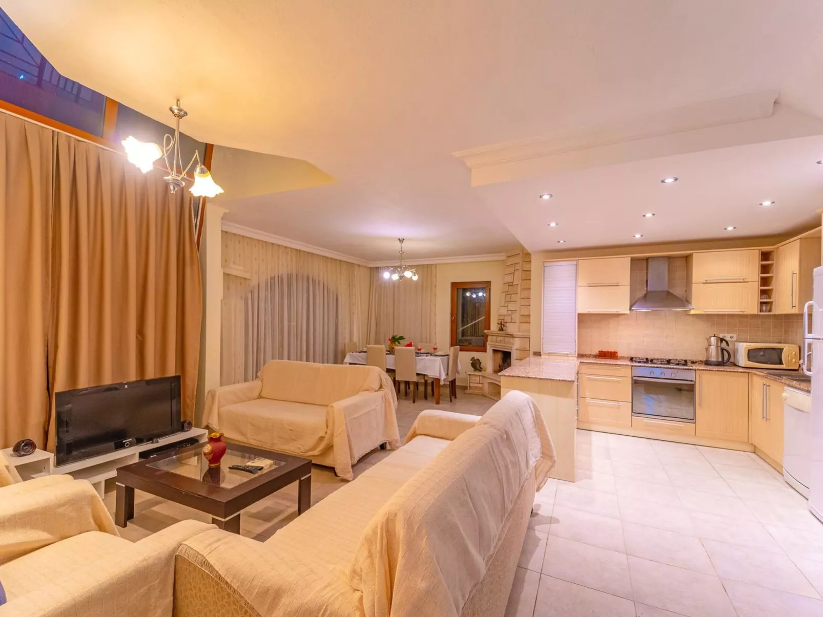 Villa aus Naturstein für 8 im Zentrum von Kalkan-Binnen