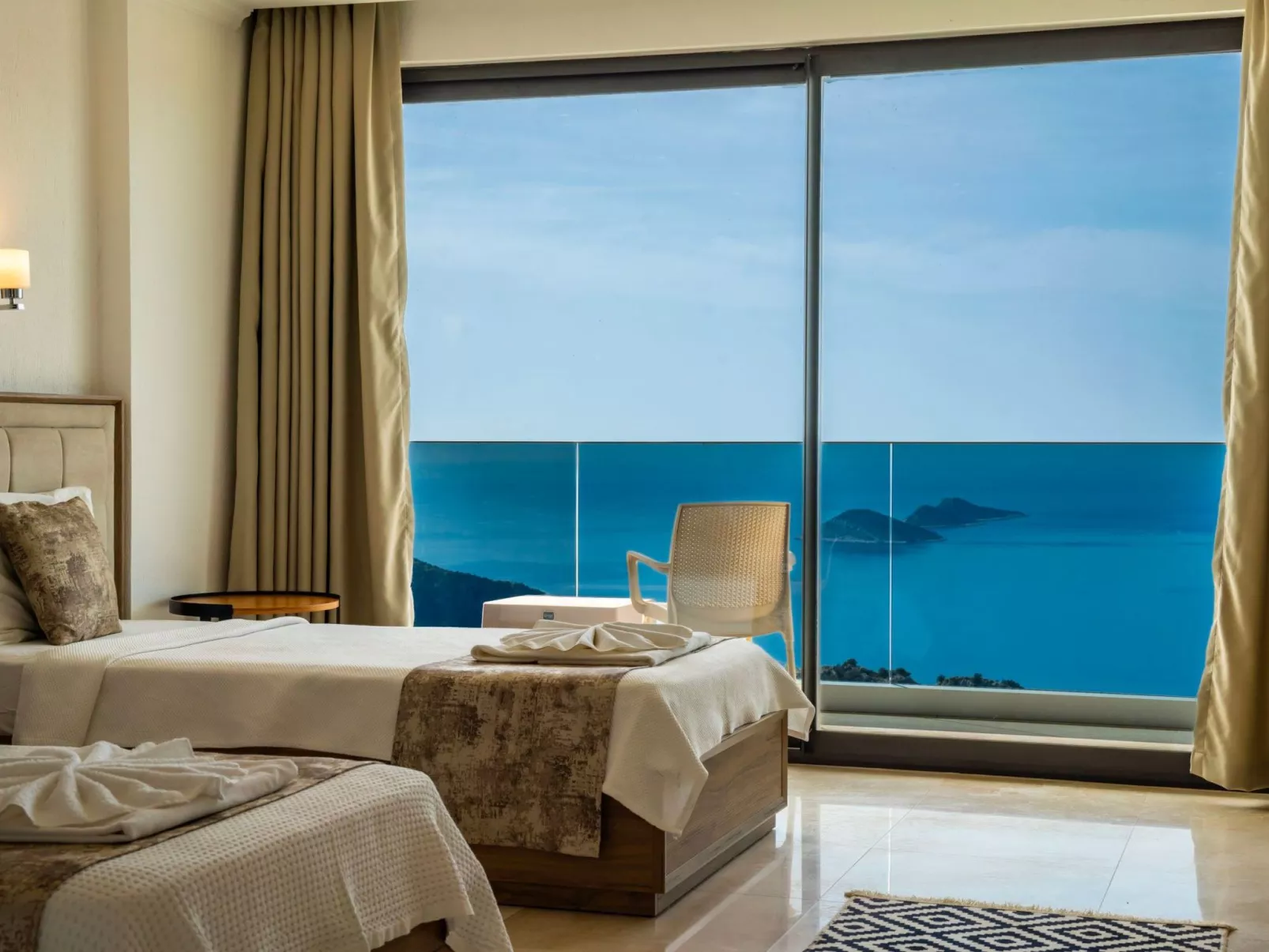 Moderne Luxusvilla mit Meerblick-Image-tags.info