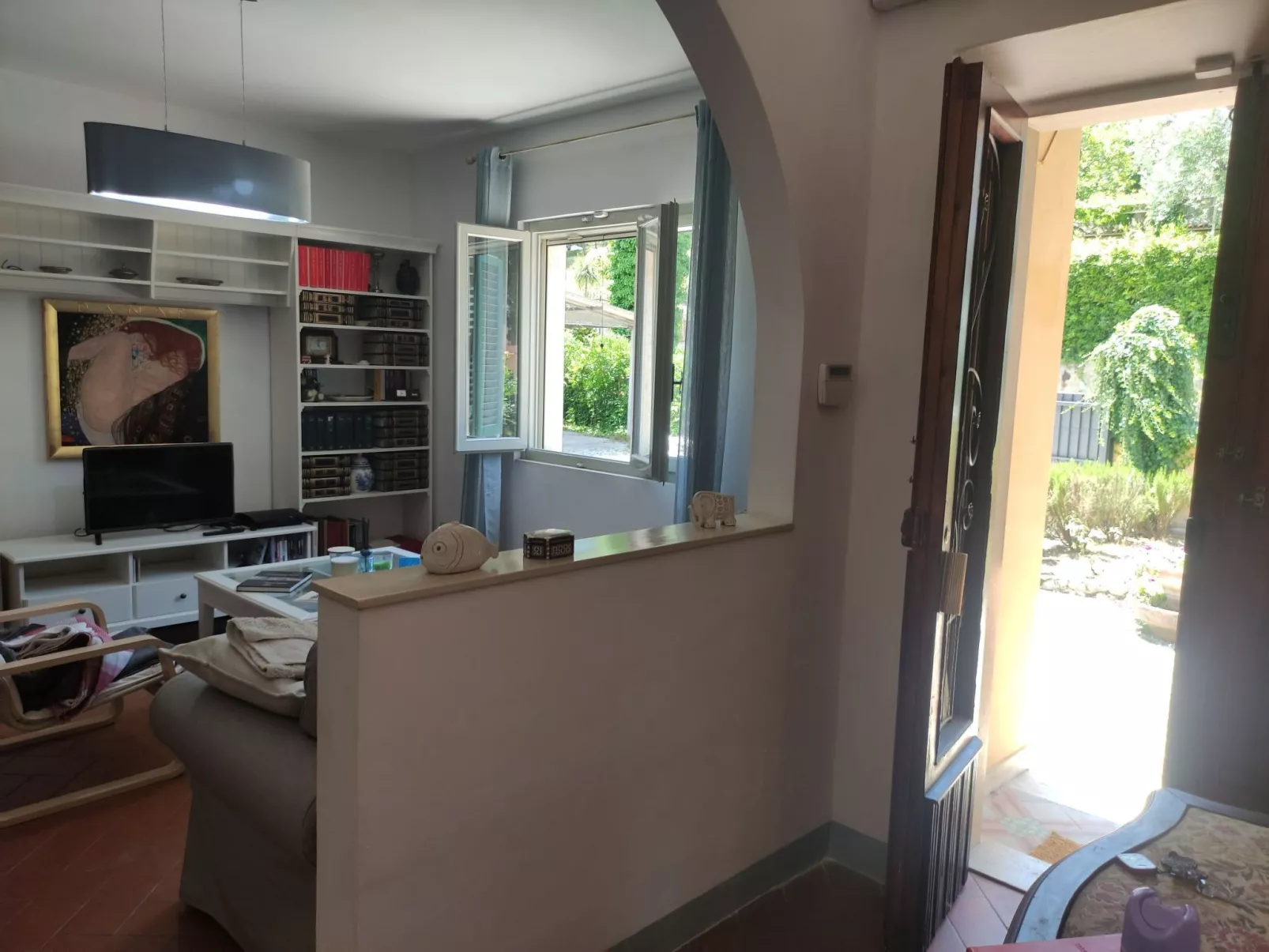 Villa mit schönem Gartne und Sonnenterrasse-Binnen