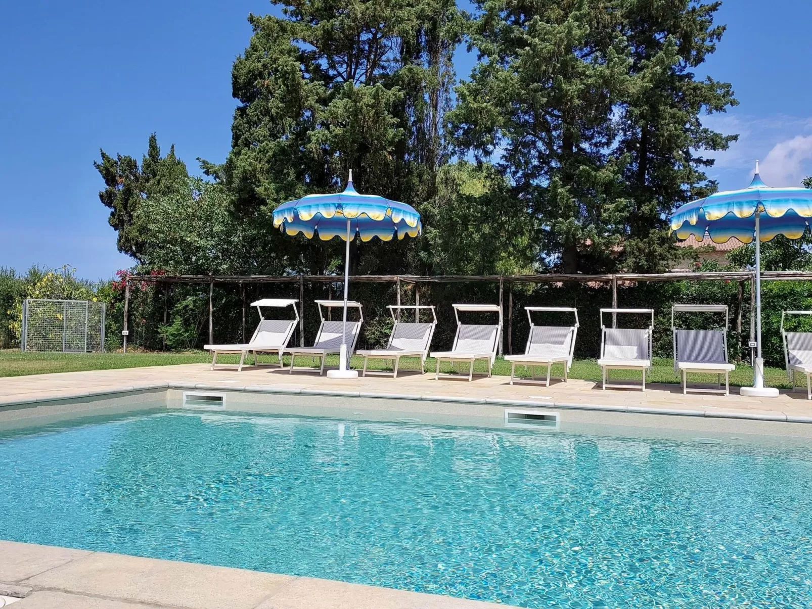 Melo Glicine' Wohnung mit Gemeinschaftspool-Buiten