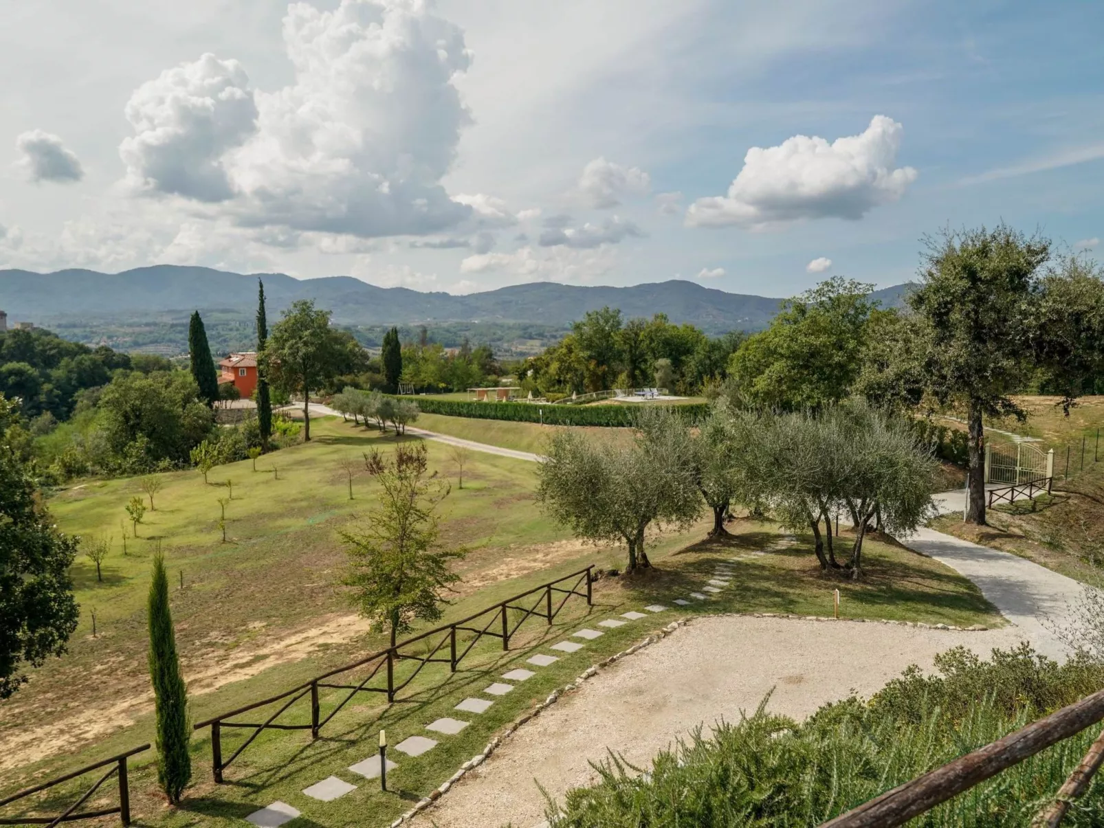 Wohnung 'Barn T4 rota' mit Schwimmbad-Buiten