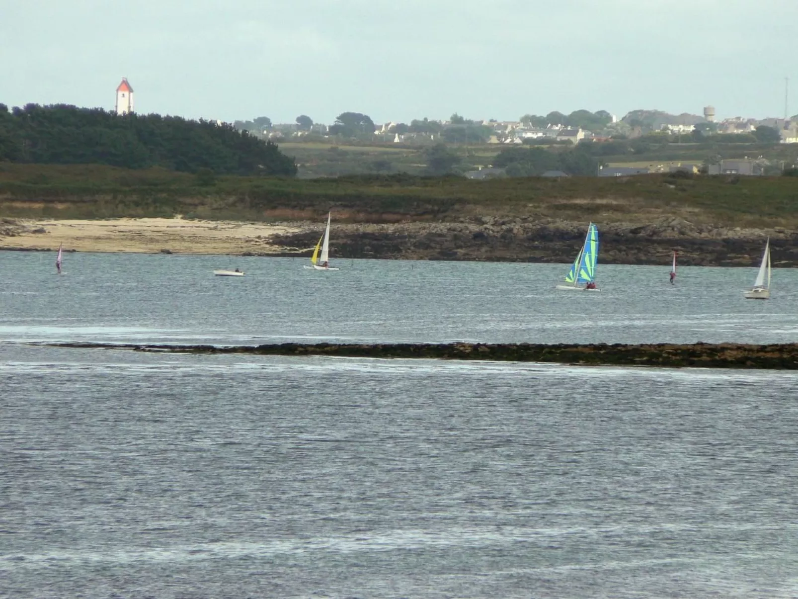 Küstennahes, bretonisches Ferienhaus mit Kamin-Image-tags.info
