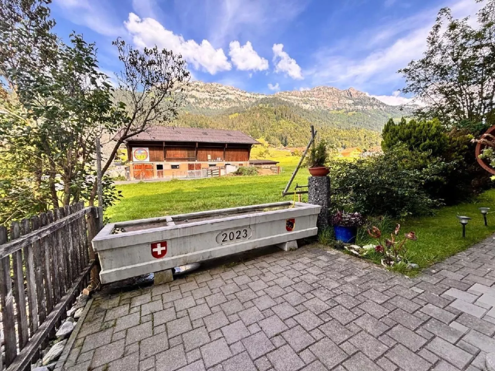 Neue 2.5- Zimmer Ferienwohnung im dreigenerationen Bauernhaus-Buiten