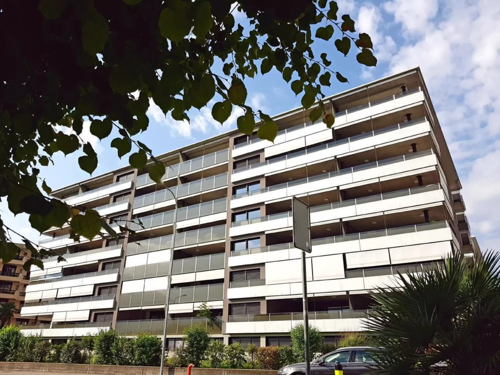 Modern Lake Suite Apt. 605-Image-tags.info