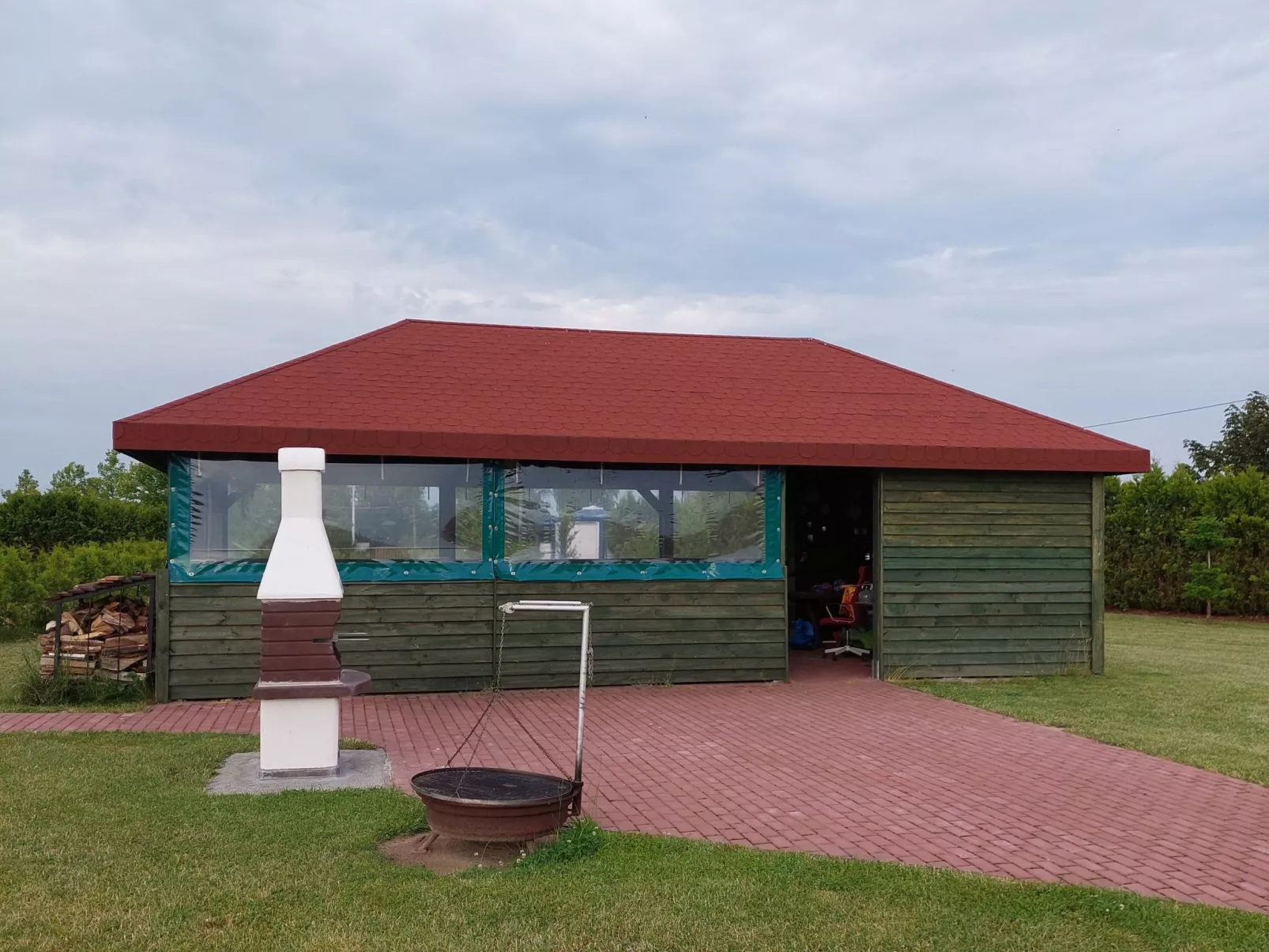 Green Corner Cottage 1-Buiten