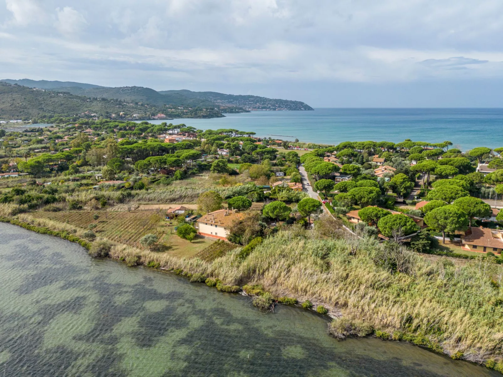 Wohnung mit Wasserblick - Buiten