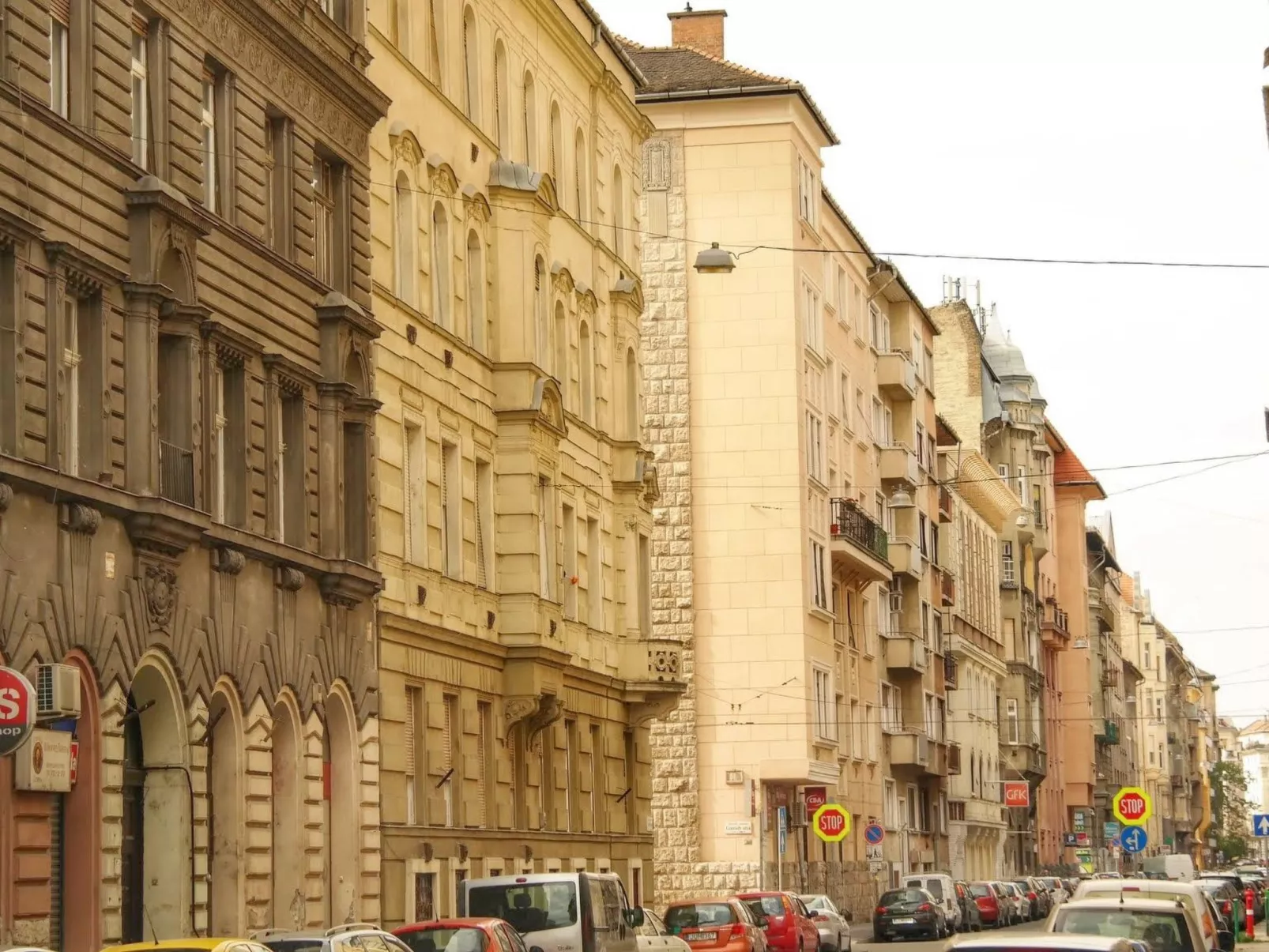 Moderne Ferienwohnung in Ujlipotvaros mit Garten-Buiten