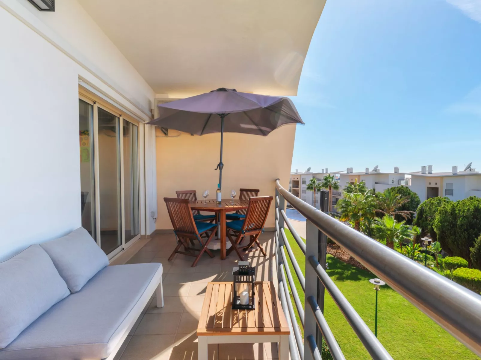BnB Homes Wohnung mit Terrasse und Schwimmbad-Image-tags.info