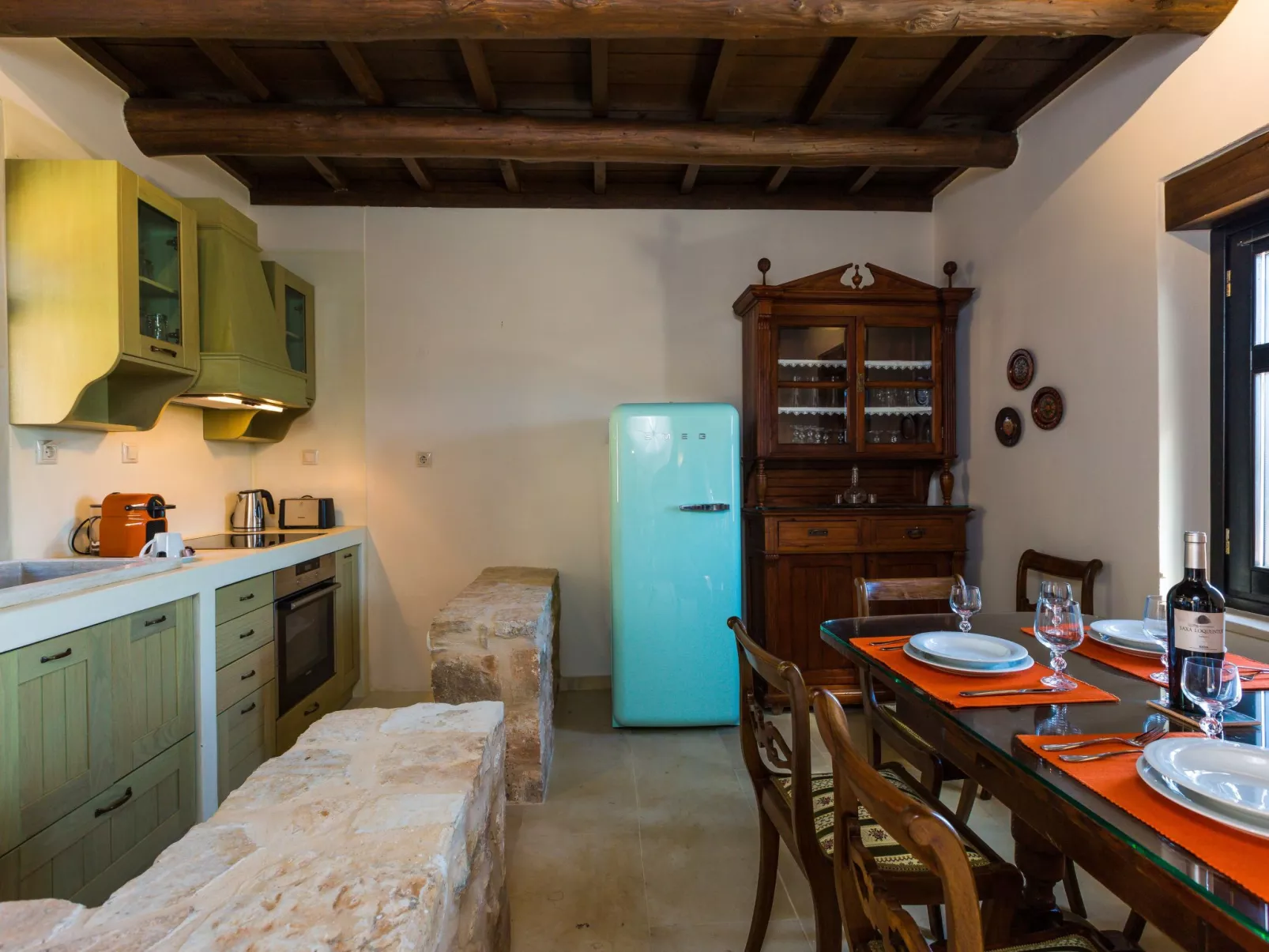 Freistehendes Ferienhaus mit großem Pool-Binnen