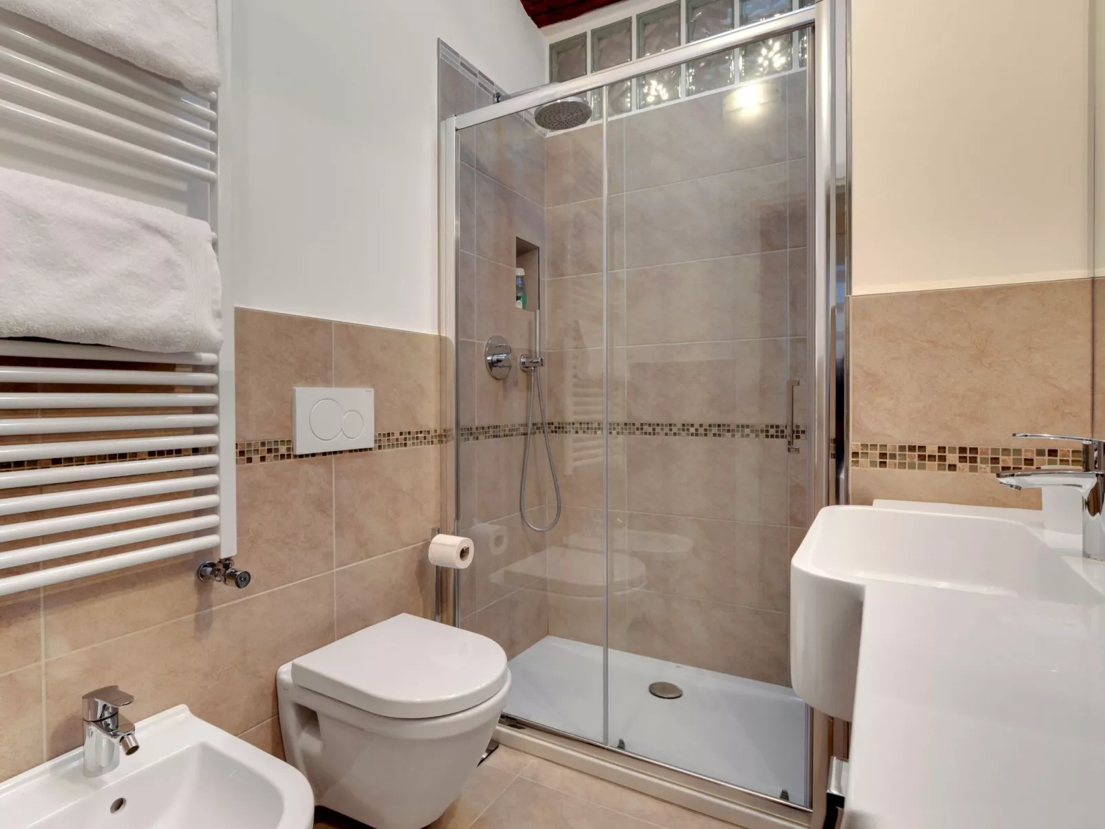 The Countess apartment-Binnen