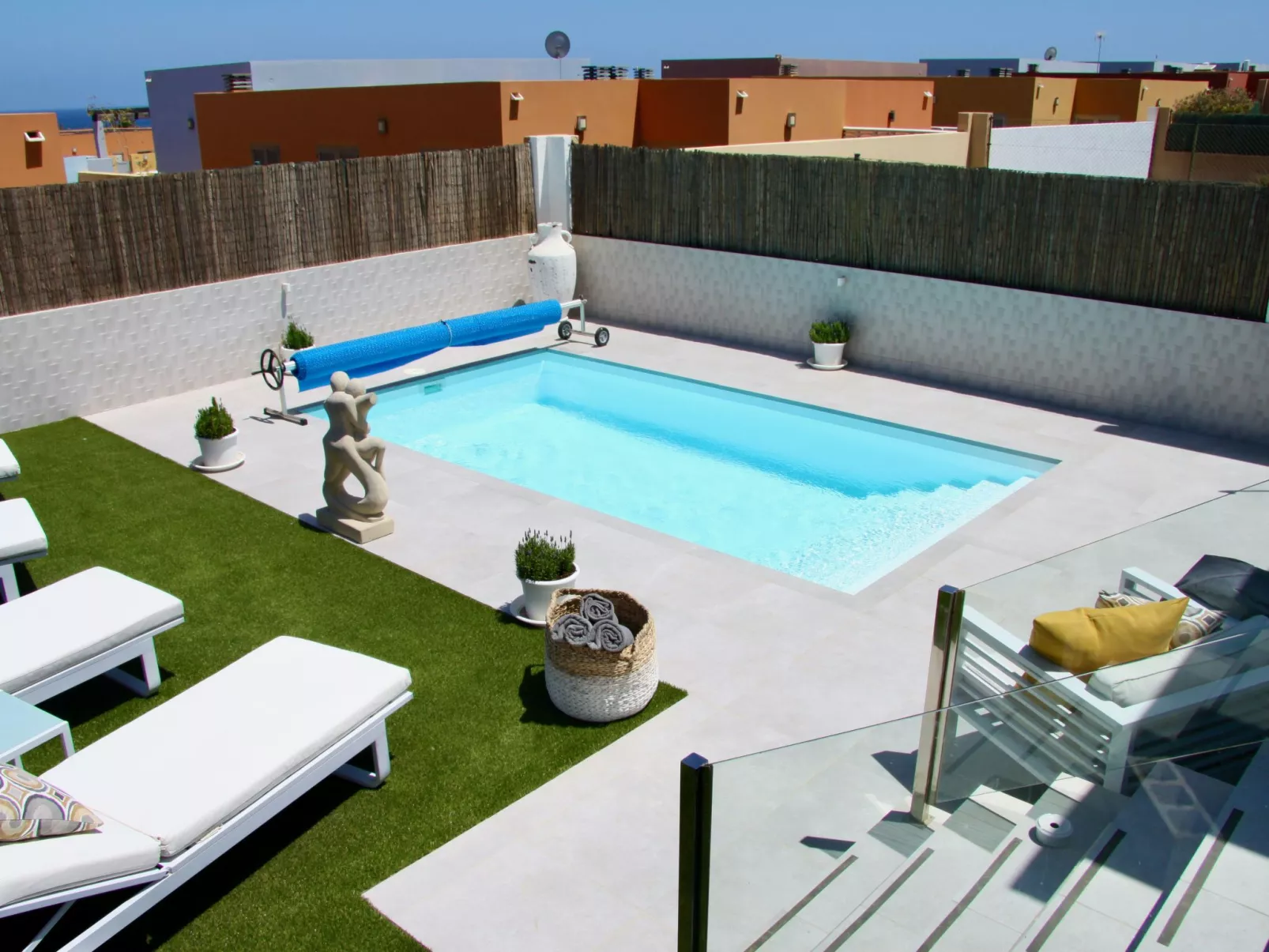 Mit Pool für 2 Personen und 4 Kinder-Buiten